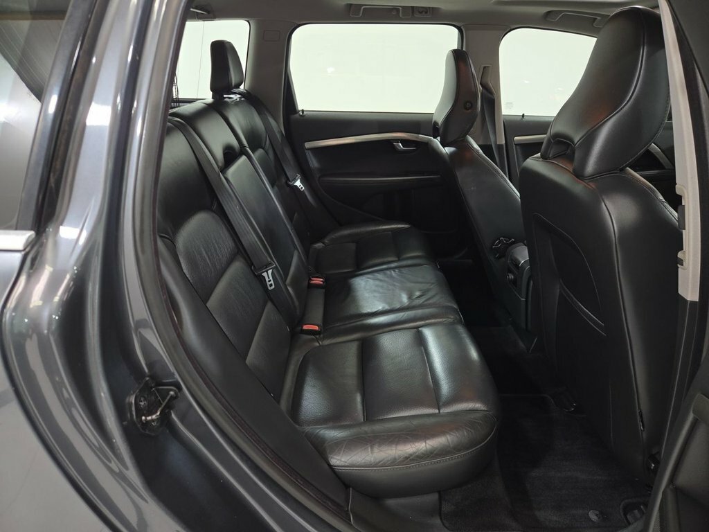 Volvo V70 Estate Black #26