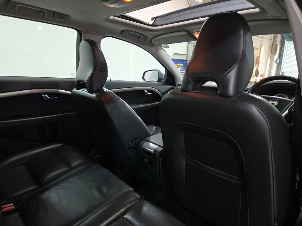 Volvo V70 Estate Black #31