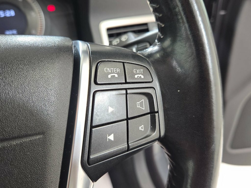 Volvo V70 Estate Black #40