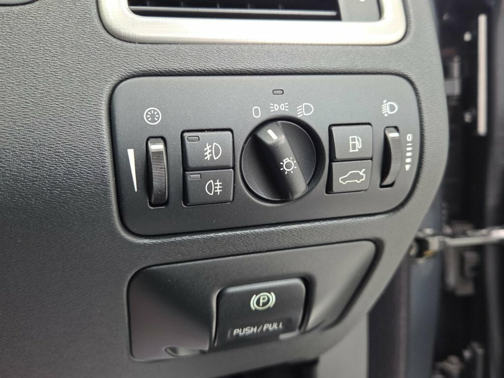 Volvo V70 Estate Black #41