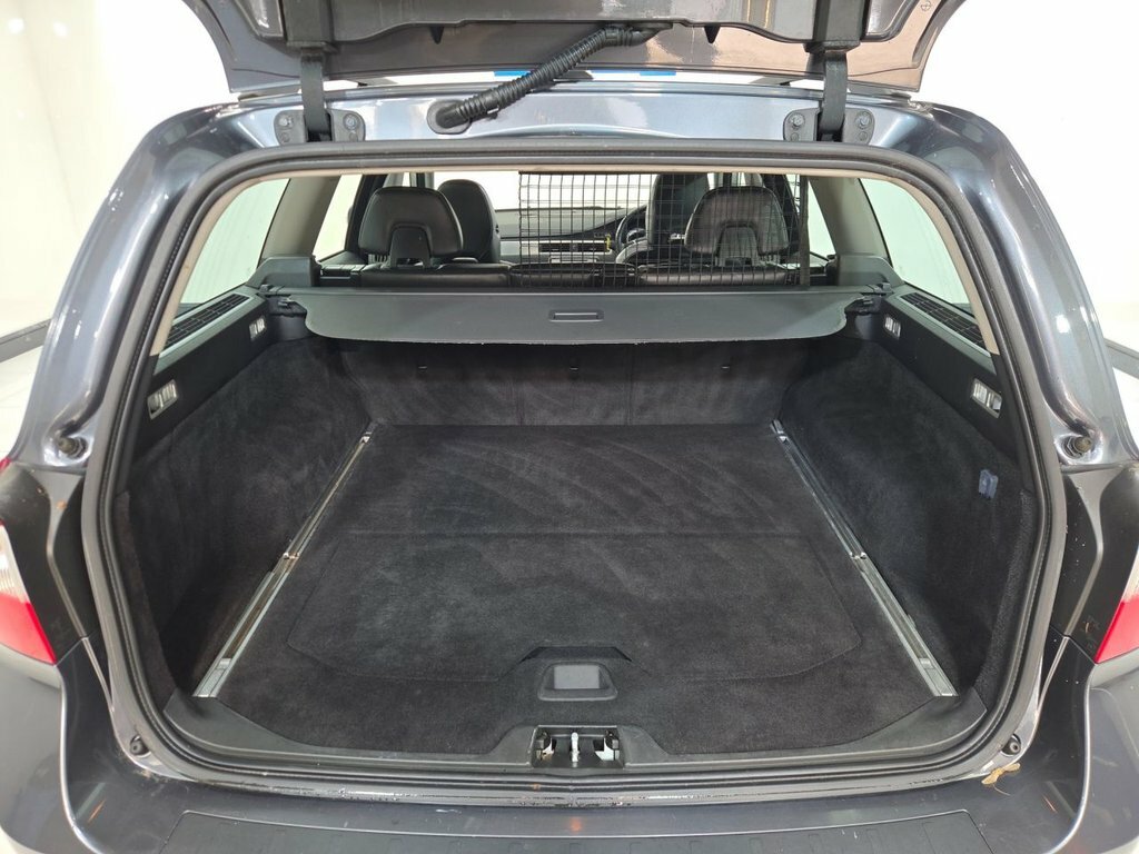 Volvo V70 Estate Black #15