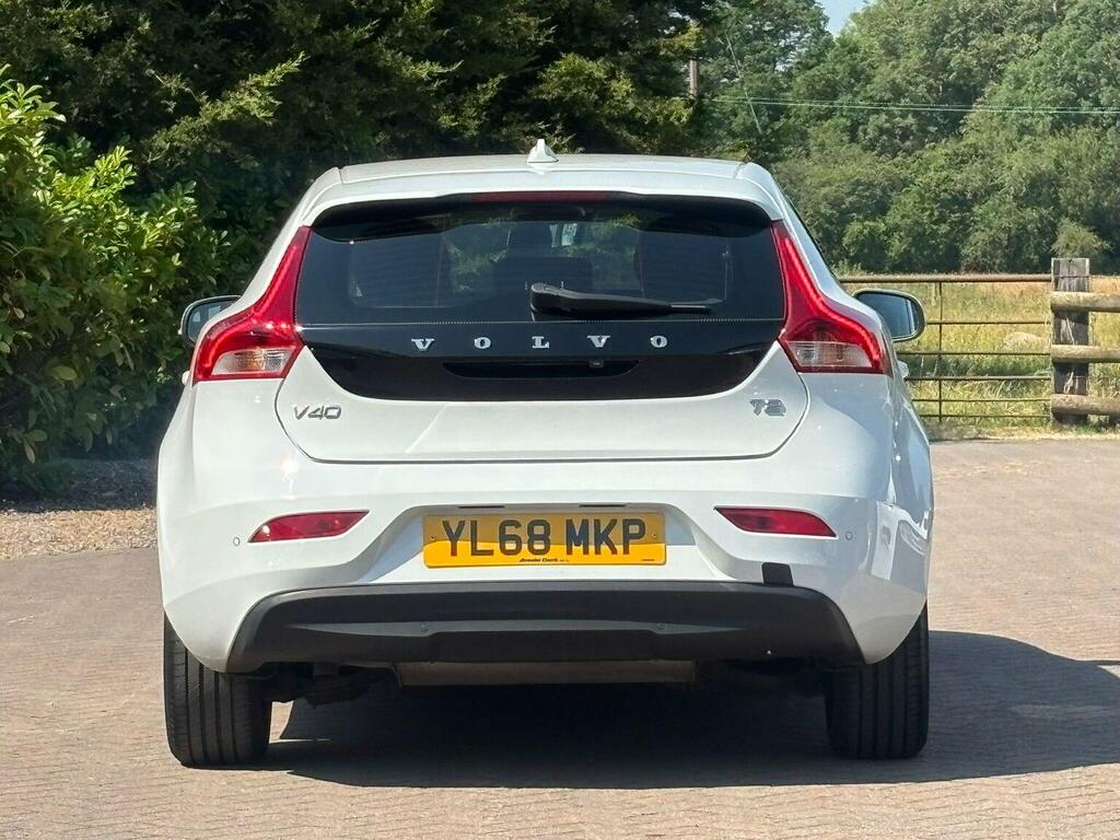 Volvo V40 Hatchback 2.0 T2 Gpf Momentum Nav Plus Euro 6 Ss YL68MKP White #6