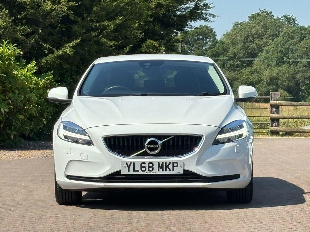 Volvo V40 Hatchback 2.0 T2 Gpf Momentum Nav Plus Euro 6 Ss YL68MKP White #5