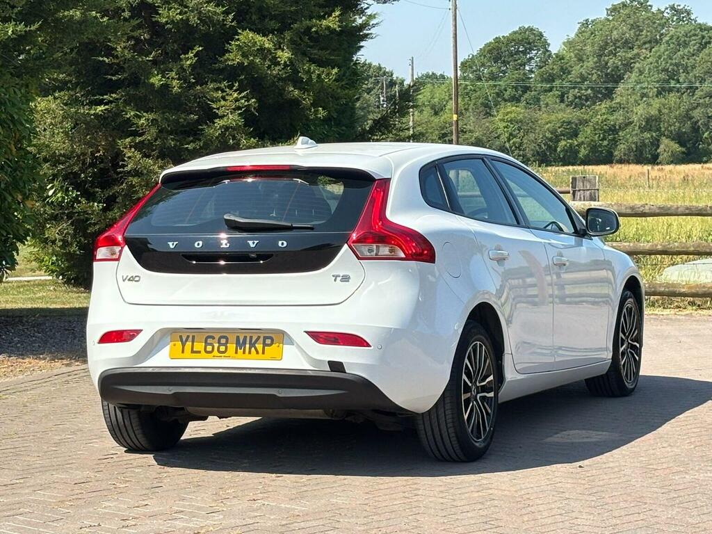 Volvo V40 Hatchback 2.0 T2 Gpf Momentum Nav Plus Euro 6 Ss YL68MKP White #2