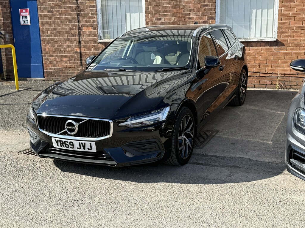 Volvo V60 2.0 Momentum Plus D4 Black