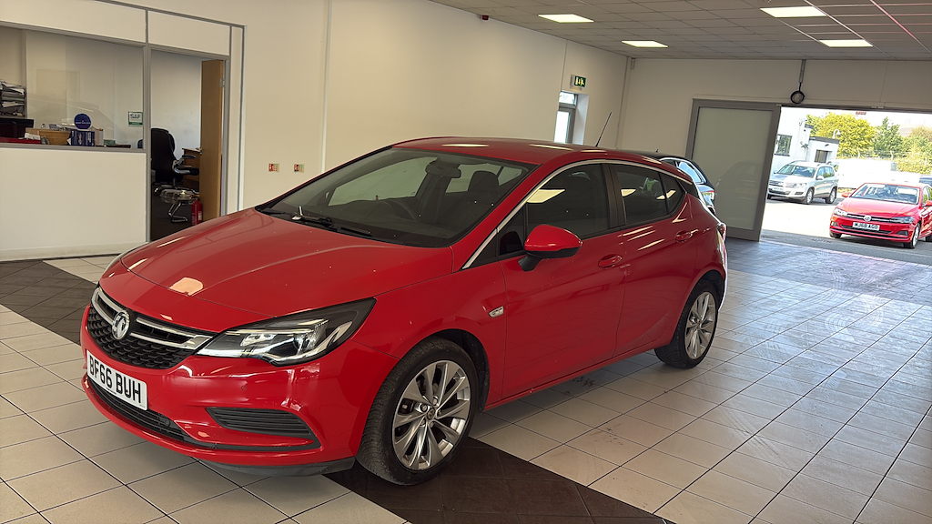 Vauxhall Astra 1.4 L Design Red