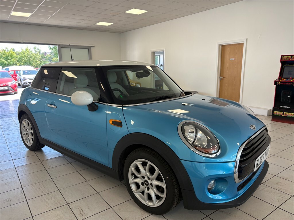 Mini Hatch 1.5 L Cooper Blue