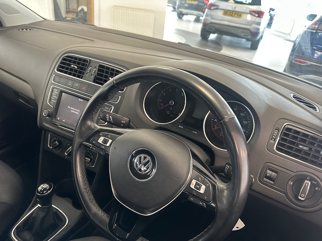 Volkswagen Polo Bluemotion Tech Se Red #3