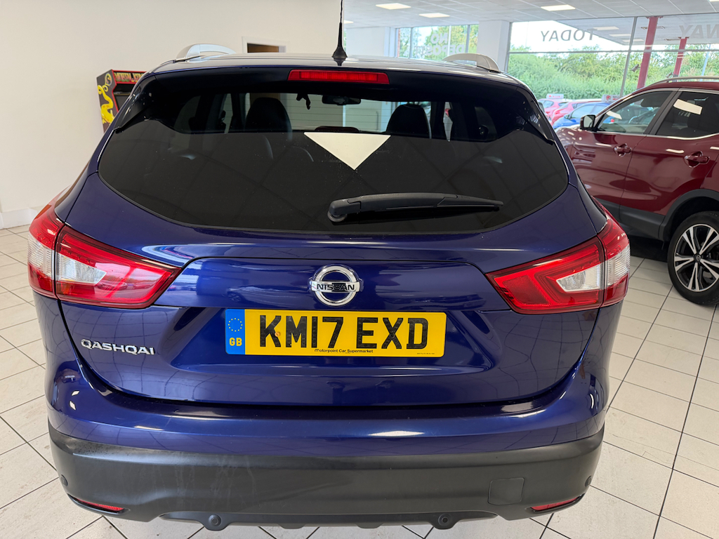 Nissan Qashqai Tekna Red #6