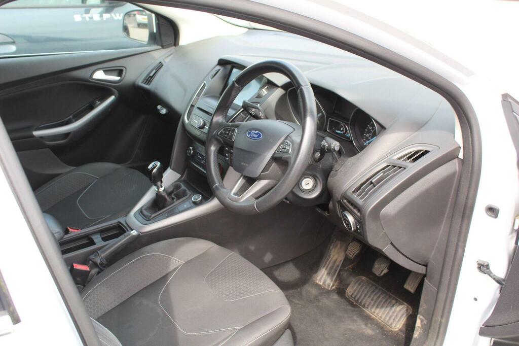 Ford Focus Hatchback 1.0T Ecoboost Zetec Edition Euro 6 Ss YT18VXR White #3