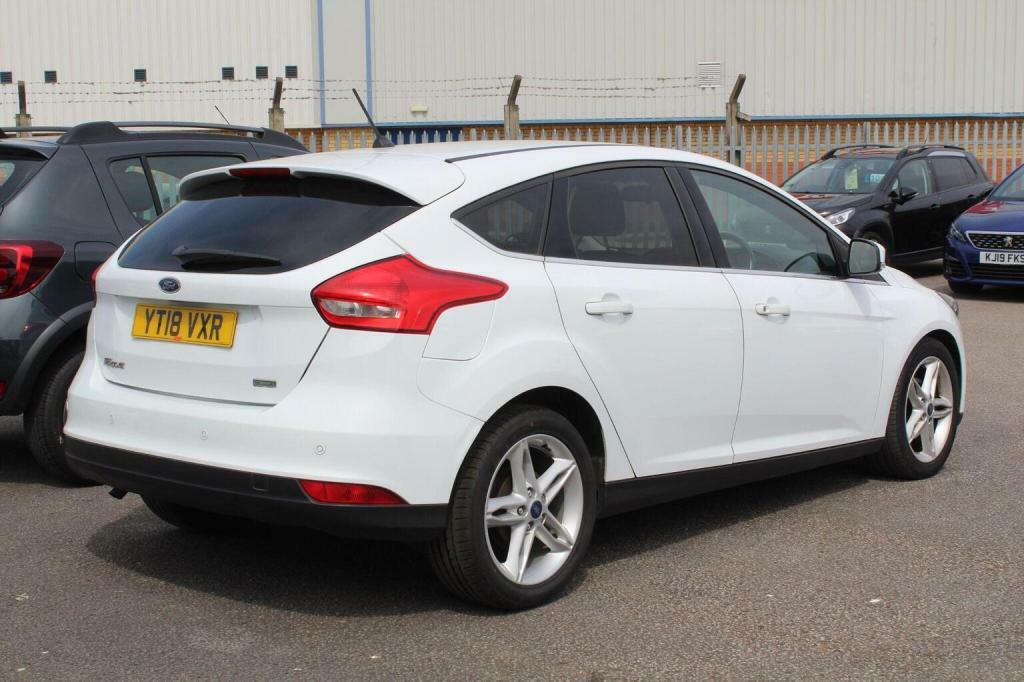 Ford Focus Hatchback 1.0T Ecoboost Zetec Edition Euro 6 Ss YT18VXR White #4