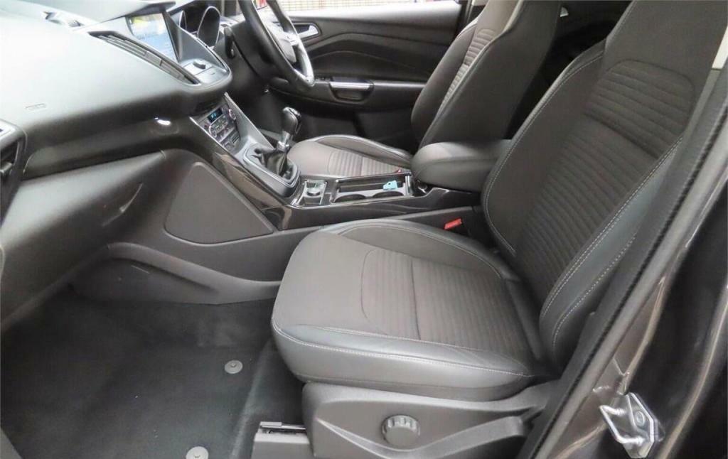 Ford Kuga Suv 2.0 Tdci Titanium Euro 6 Ss 201717 MF17YBZ Grey #4