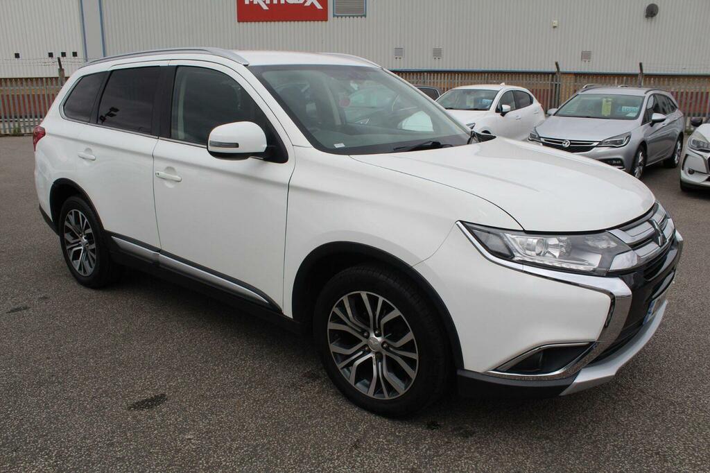 Mitsubishi Outlander Suv 2.2 Di-d 3 4Wd Euro 6 Ss 201818 White #3