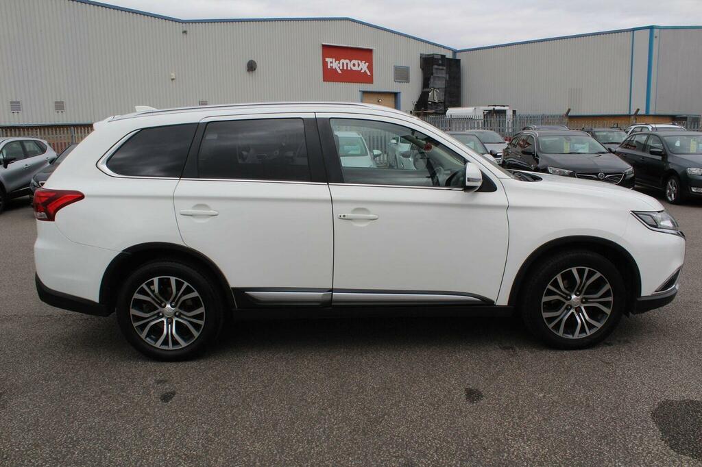 Mitsubishi Outlander Suv 2.2 Di-d 3 4Wd Euro 6 Ss 201818 White #2