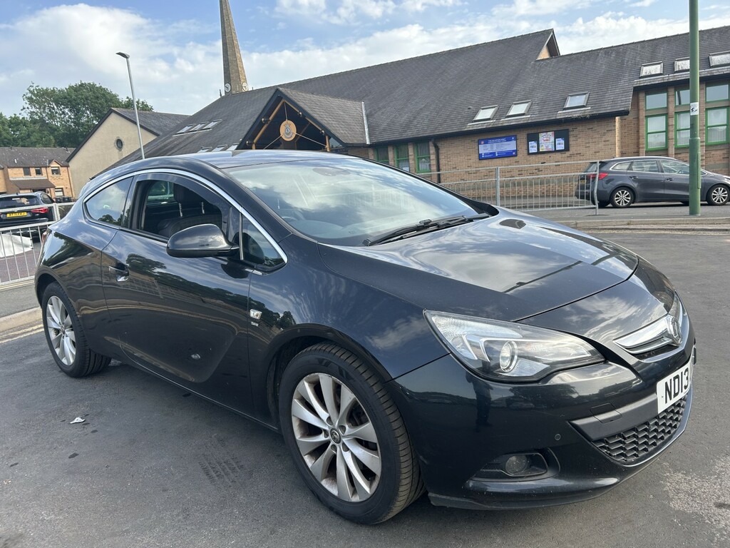 Vauxhall Astra GTC 2.0 Cdti Sri Black #2