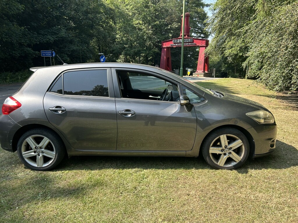 Toyota Auris 1.6 V-matic Sr Grey