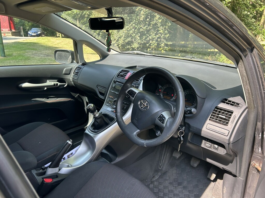 Toyota Auris 1.4 D-4d Excel 5-Dr Blue #10