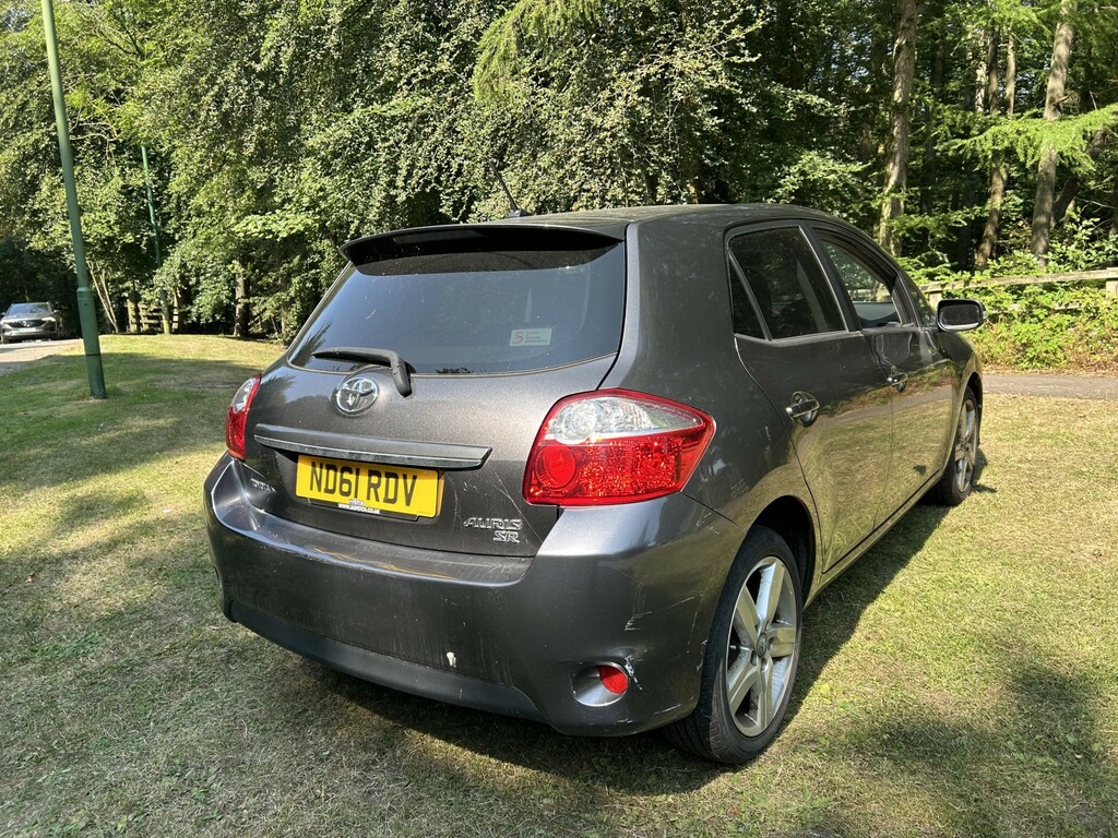 Toyota Auris 1.4 D-4d Excel 5-Dr Blue #8