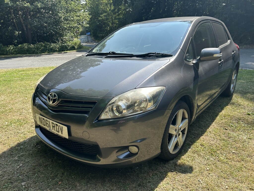Toyota Auris 1.6 V-matic Sr Grey #4