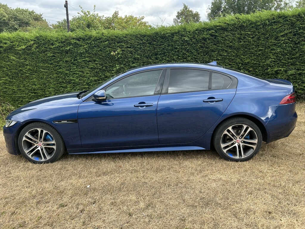 Jaguar XE 2.0 D R-sport Blue