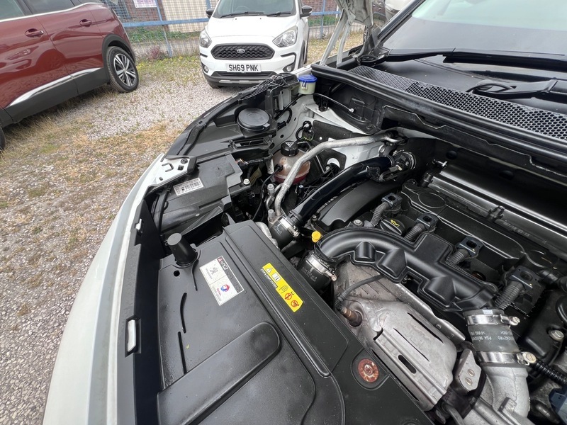 Peugeot 5008 1.2 Puretech Active White #65