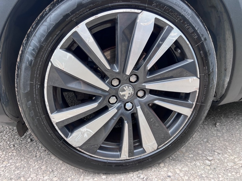 Peugeot 5008 1.2 Puretech Active White #57