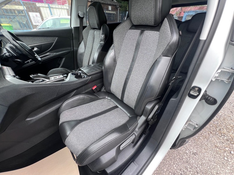 Peugeot 5008 1.2 Puretech Active White #40