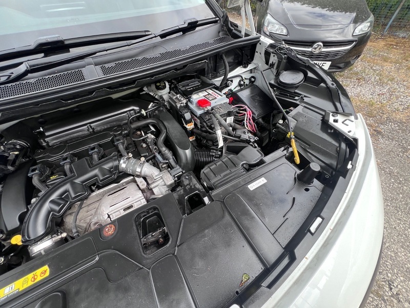 Peugeot 5008 1.2 Puretech Active White #64