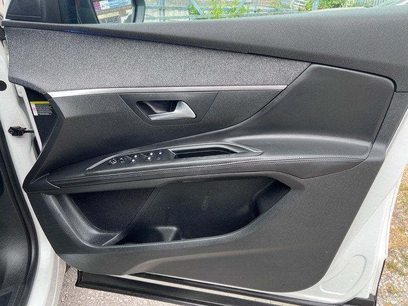 Peugeot 5008 1.2 Puretech Active White #25