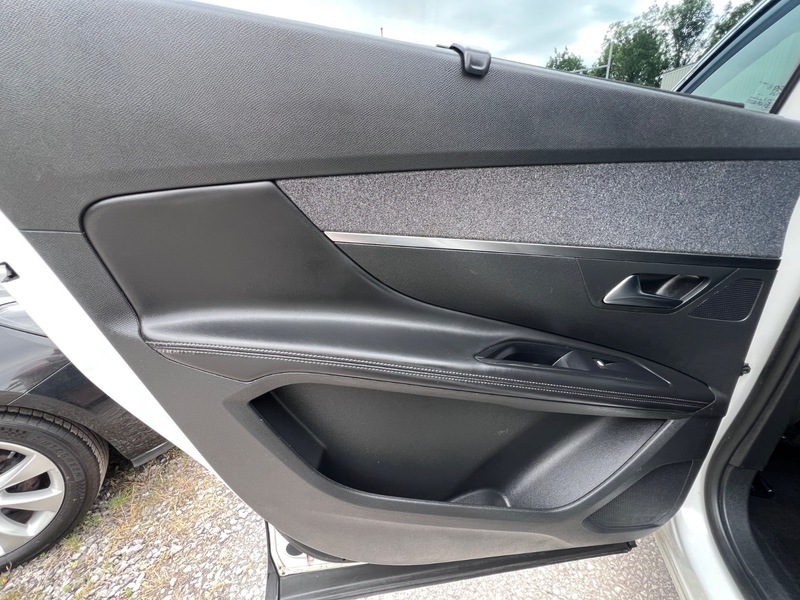 Peugeot 5008 1.2 Puretech Active White #49