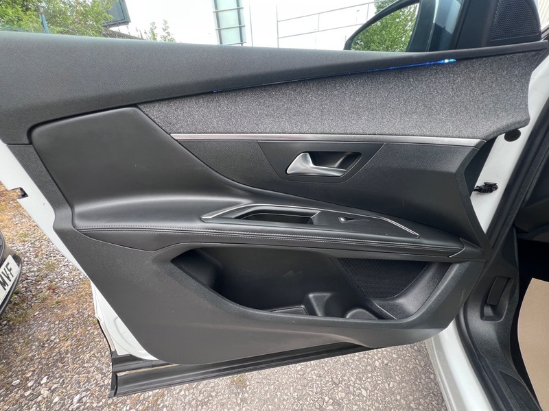 Peugeot 5008 1.2 Puretech Active White #42