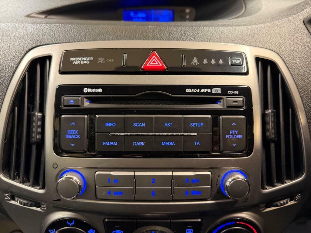 Hyundai I20 1.2 Classic Hatchback Euro 5 85 Red #21
