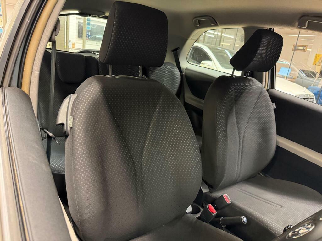 Toyota Yaris Yaris T Spirit Vvt-i Silver #12