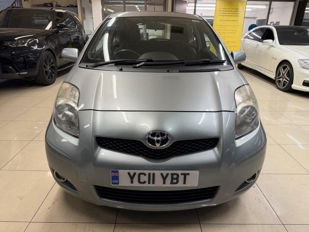 Toyota Yaris Yaris T Spirit Vvt-i Silver #2