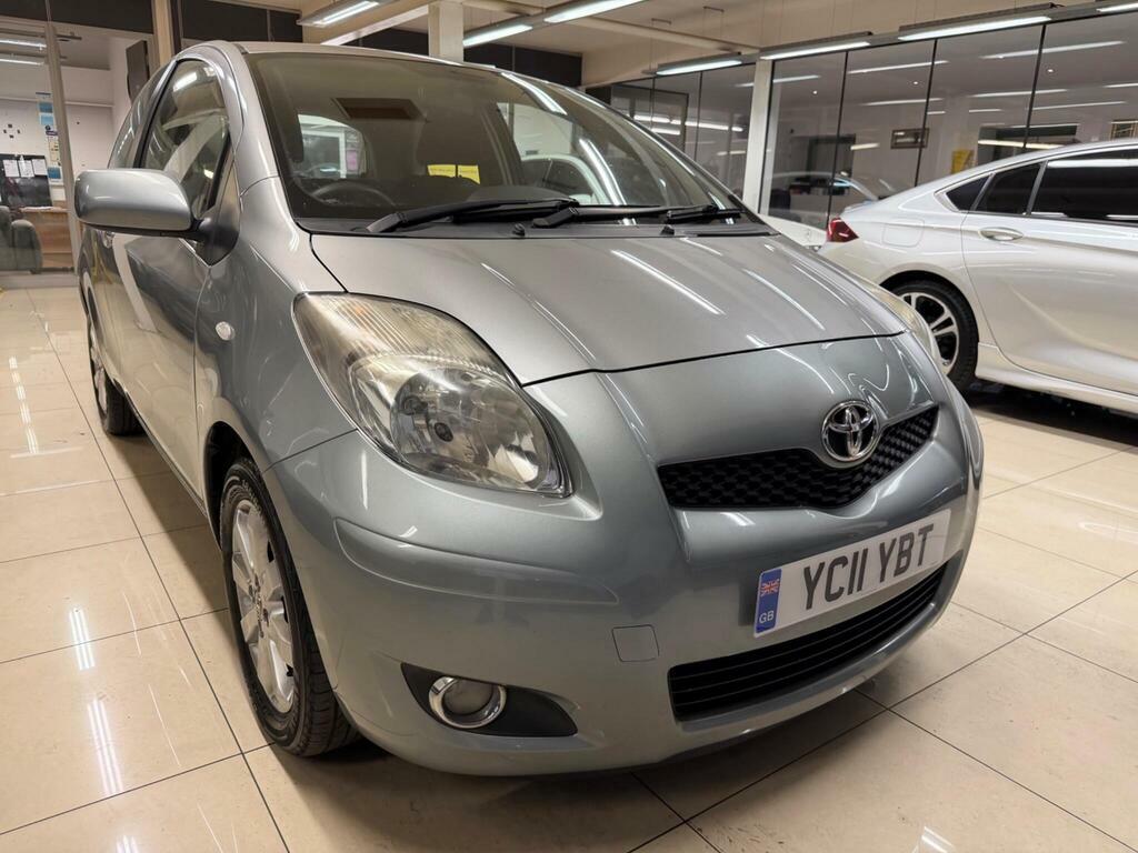 Toyota Yaris Yaris T Spirit Vvt-i Silver #1