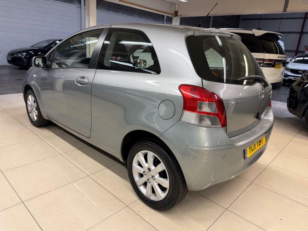 Toyota Yaris Yaris T Spirit Vvt-i Silver #4