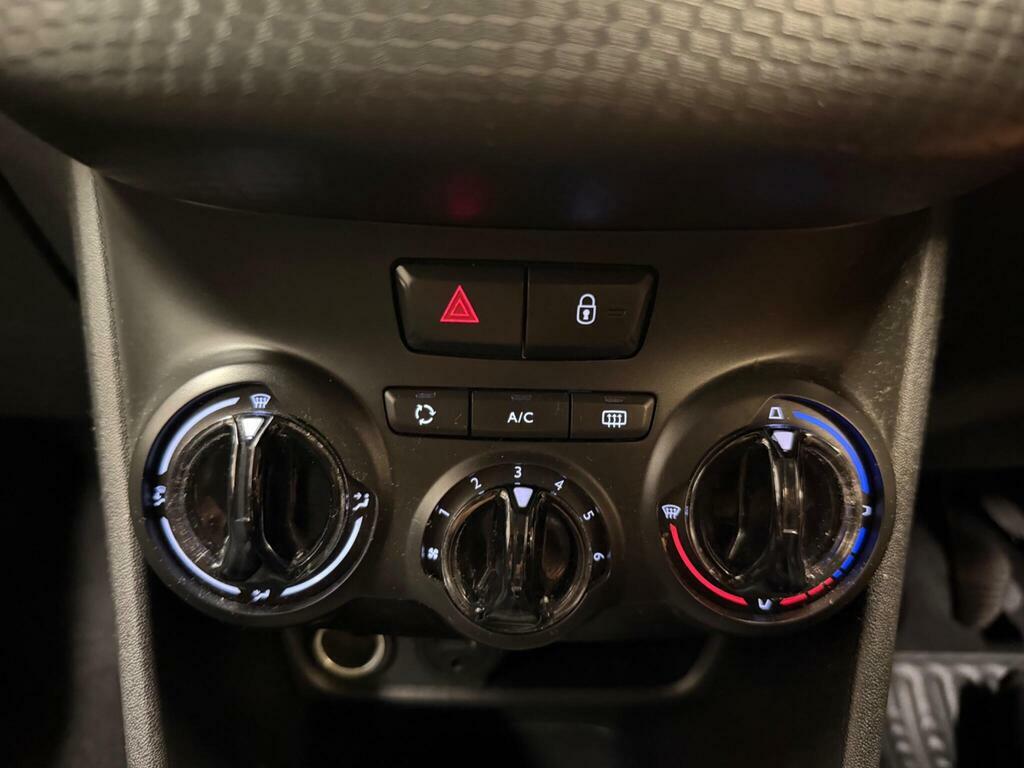 Peugeot 208 Active Black #25
