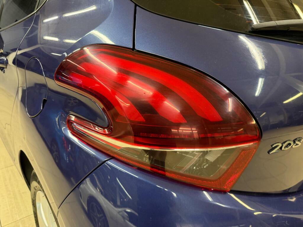 Peugeot 208 Active Black #11