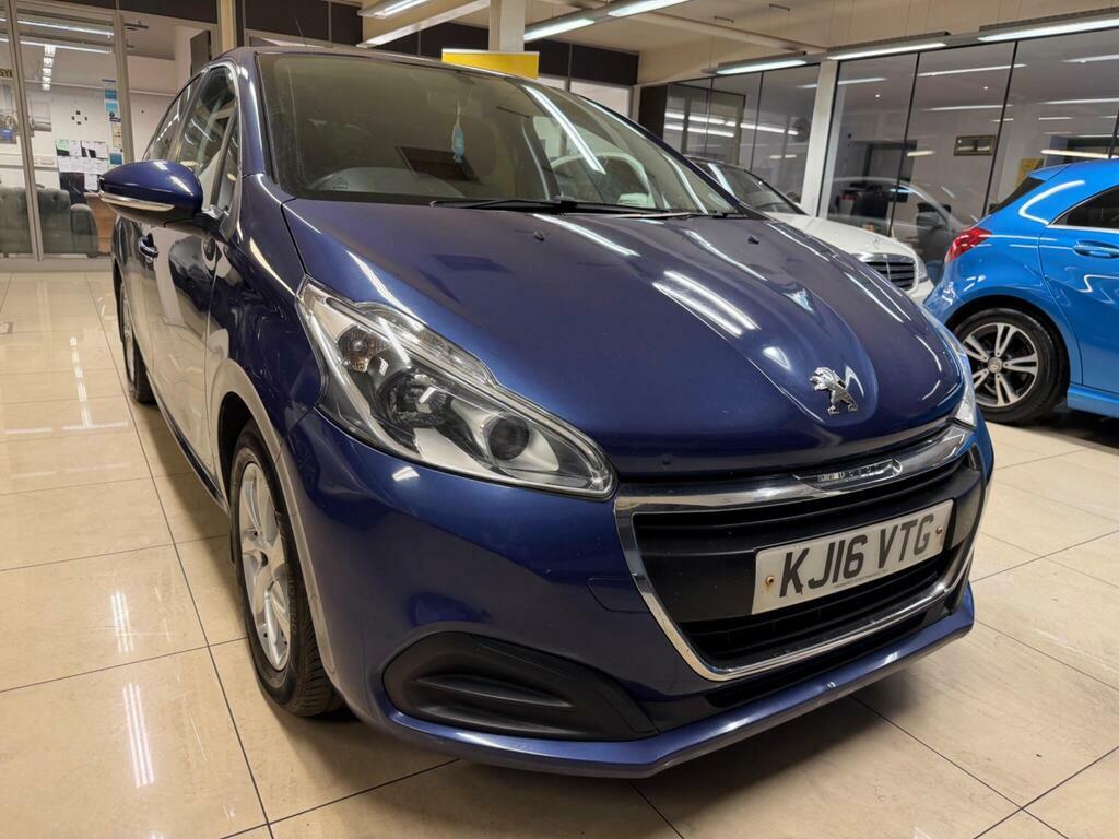 Peugeot 208 Active Black #1