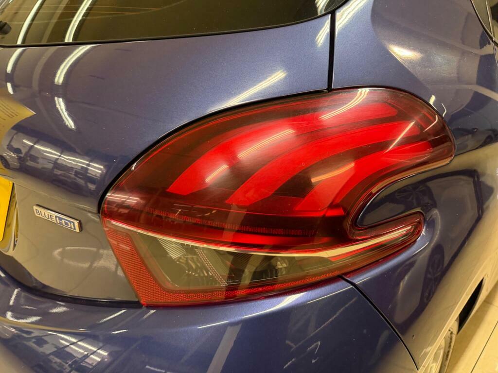 Peugeot 208 Active Black #12