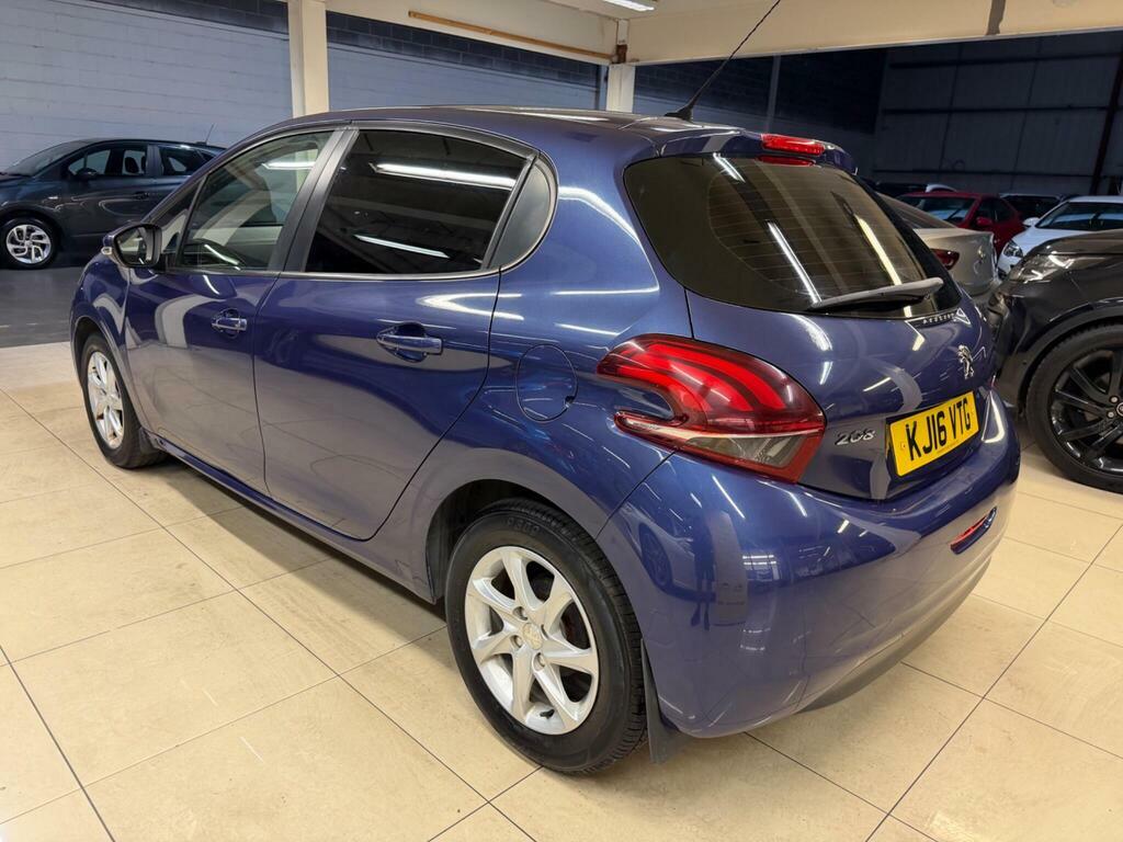 Peugeot 208 Active Black #4