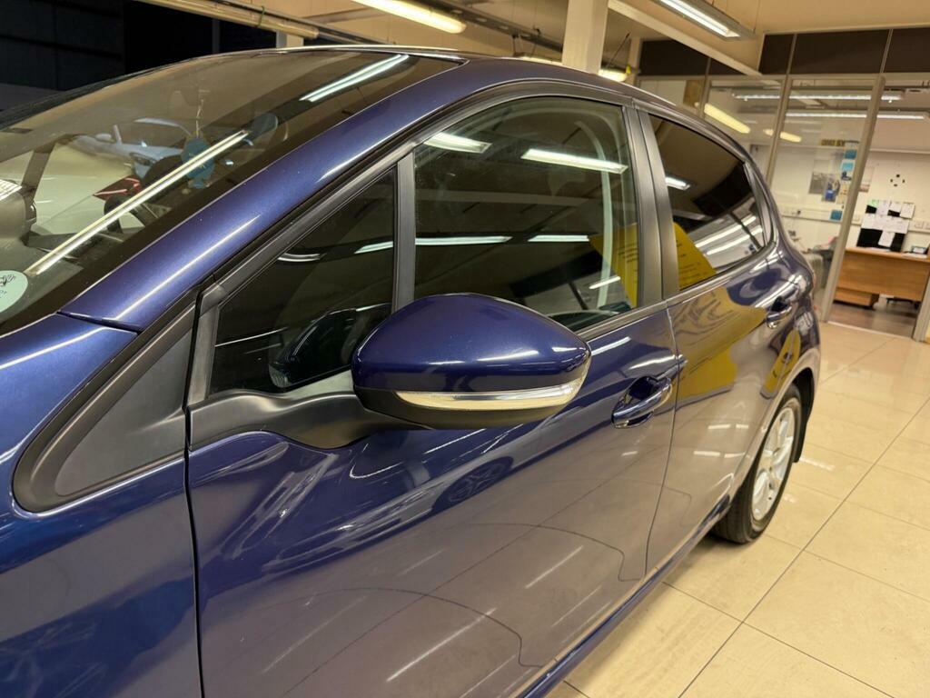 Peugeot 208 Active Black #14