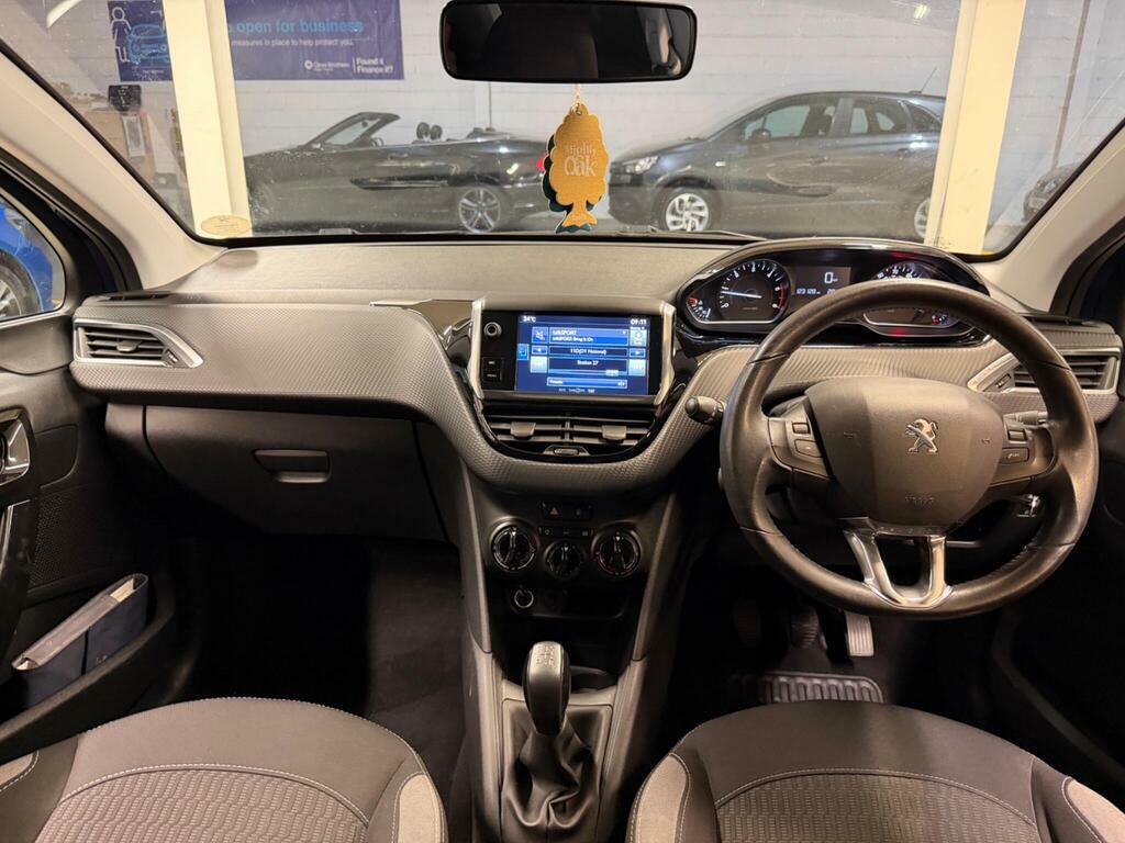 Peugeot 208 Active Black #22