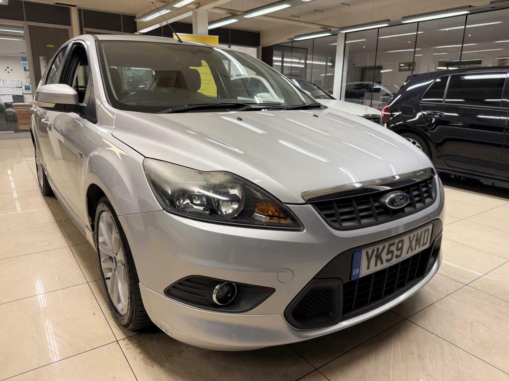 Ford Focus Hatchback Titanium 1.6 Full Service Histo Silver #1