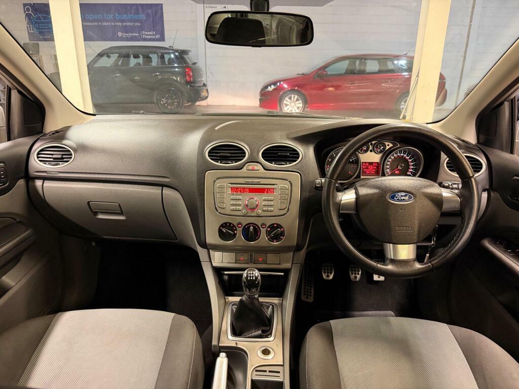 Ford Focus Hatchback Titanium 1.6 Full Service Histo Silver #19
