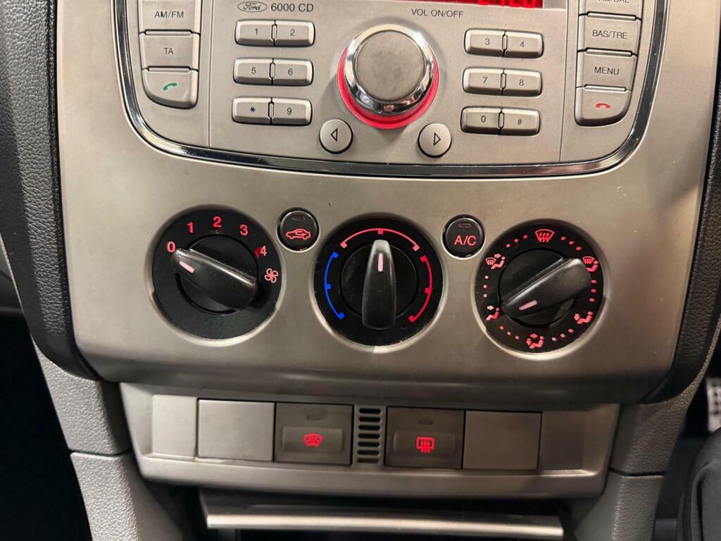 Ford Focus Hatchback Titanium 1.6 Full Service Histo Silver #21