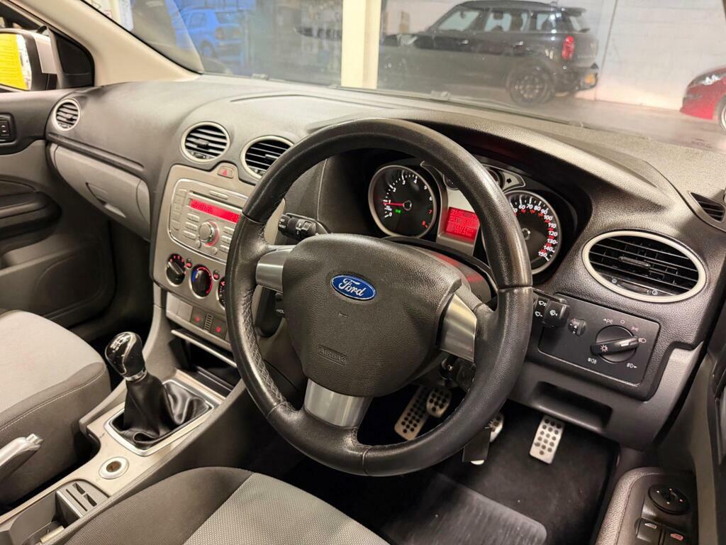 Ford Focus Hatchback Titanium 1.6 Full Service Histo Silver #13