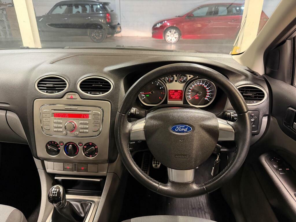 Ford Focus Hatchback Titanium 1.6 Full Service Histo Silver #18