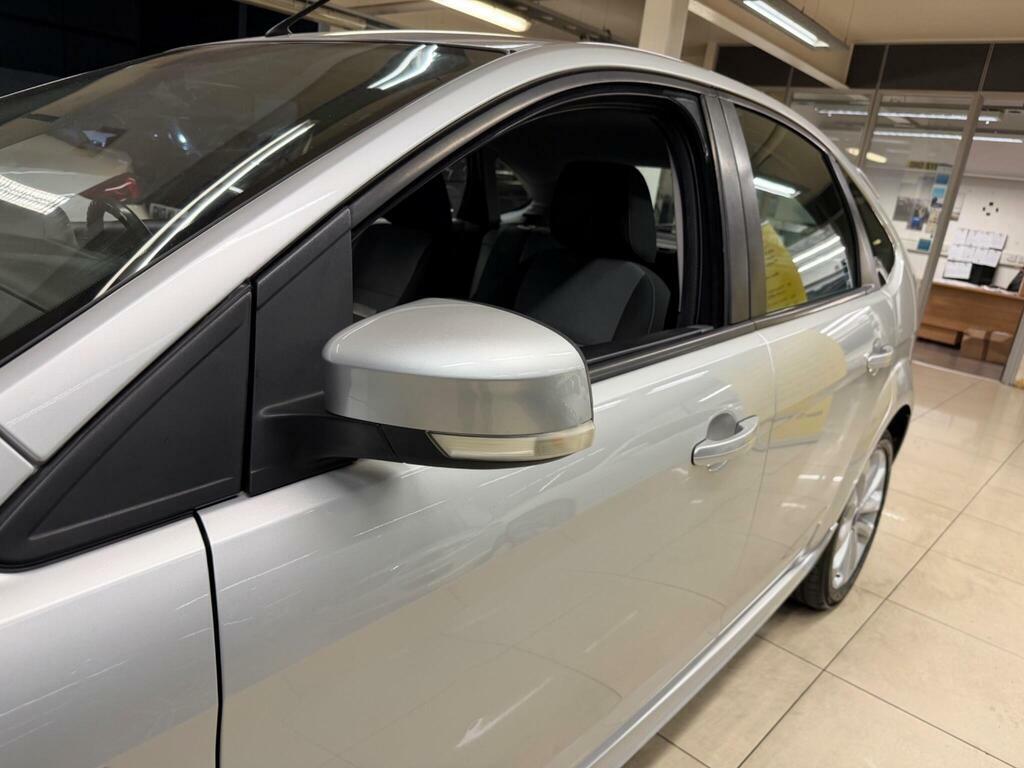 Ford Focus Hatchback Titanium 1.6 Full Service Histo Silver #11