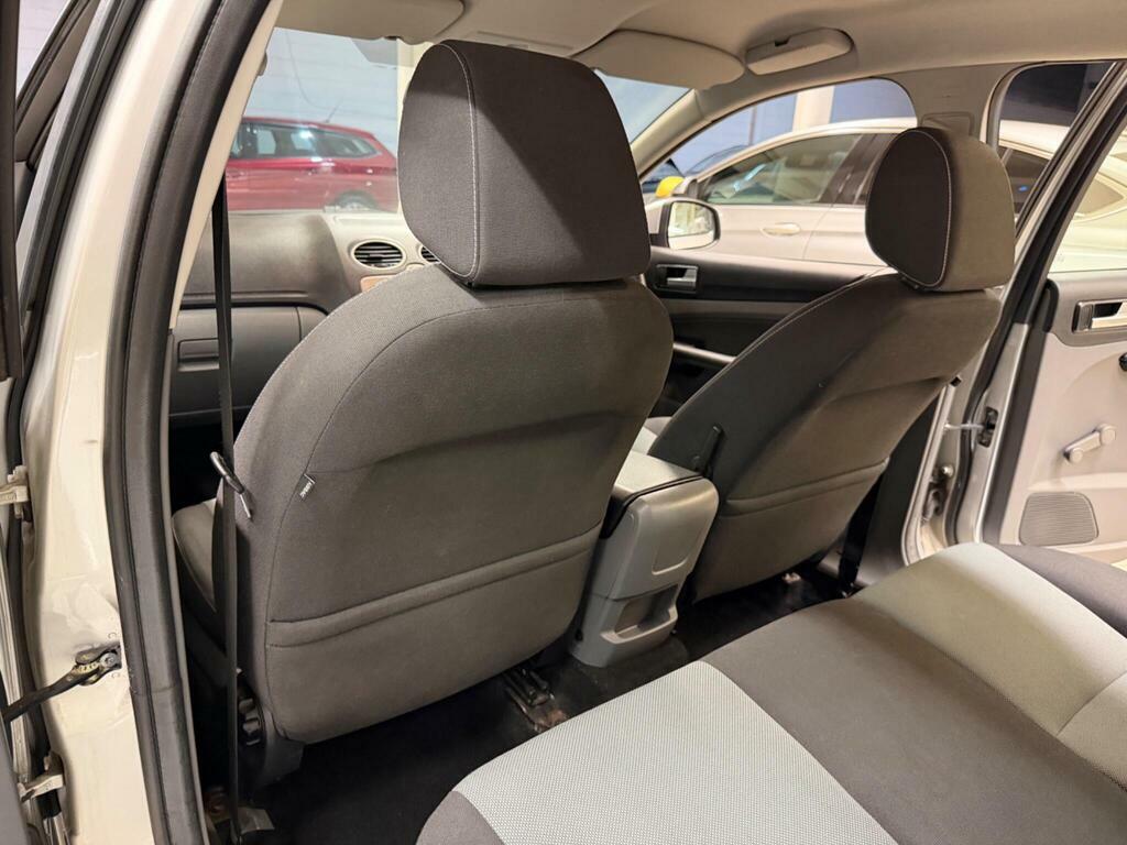 Ford Focus Hatchback Titanium 1.6 Full Service Histo Silver #16